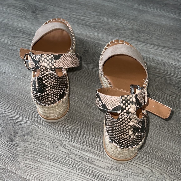 Comfy Wedges - Picture 3 of 5